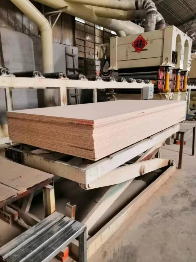 PMDI Glue Blue Moisture Resistant Particle Board , Formwork Particle Board Cover Sheets