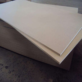 China Wood Fiber Material 17mm Plain MDF Board , Laminated Mdf Sheets For Decoration factory
