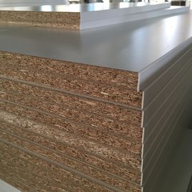 6-30mm Pine Veneered Particle Board , Colorful Indoor Laminated Particle Panels