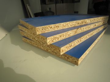 6-30mm Pine Veneered Particle Board , Colorful Indoor Laminated Particle Panels