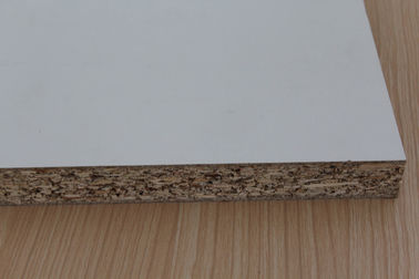 Indoor White Laminated Particle Board With Surface Finish Customized Thickness