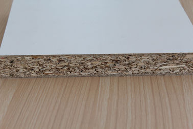 Indoor White Laminated Particle Board With Surface Finish Customized Thickness